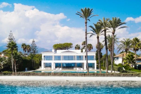 Beachfront new villa, 9 bedrooms