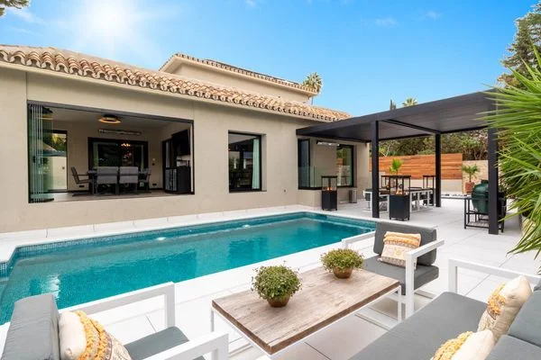 Villa renovada en Marbesa, 3 dormitorios