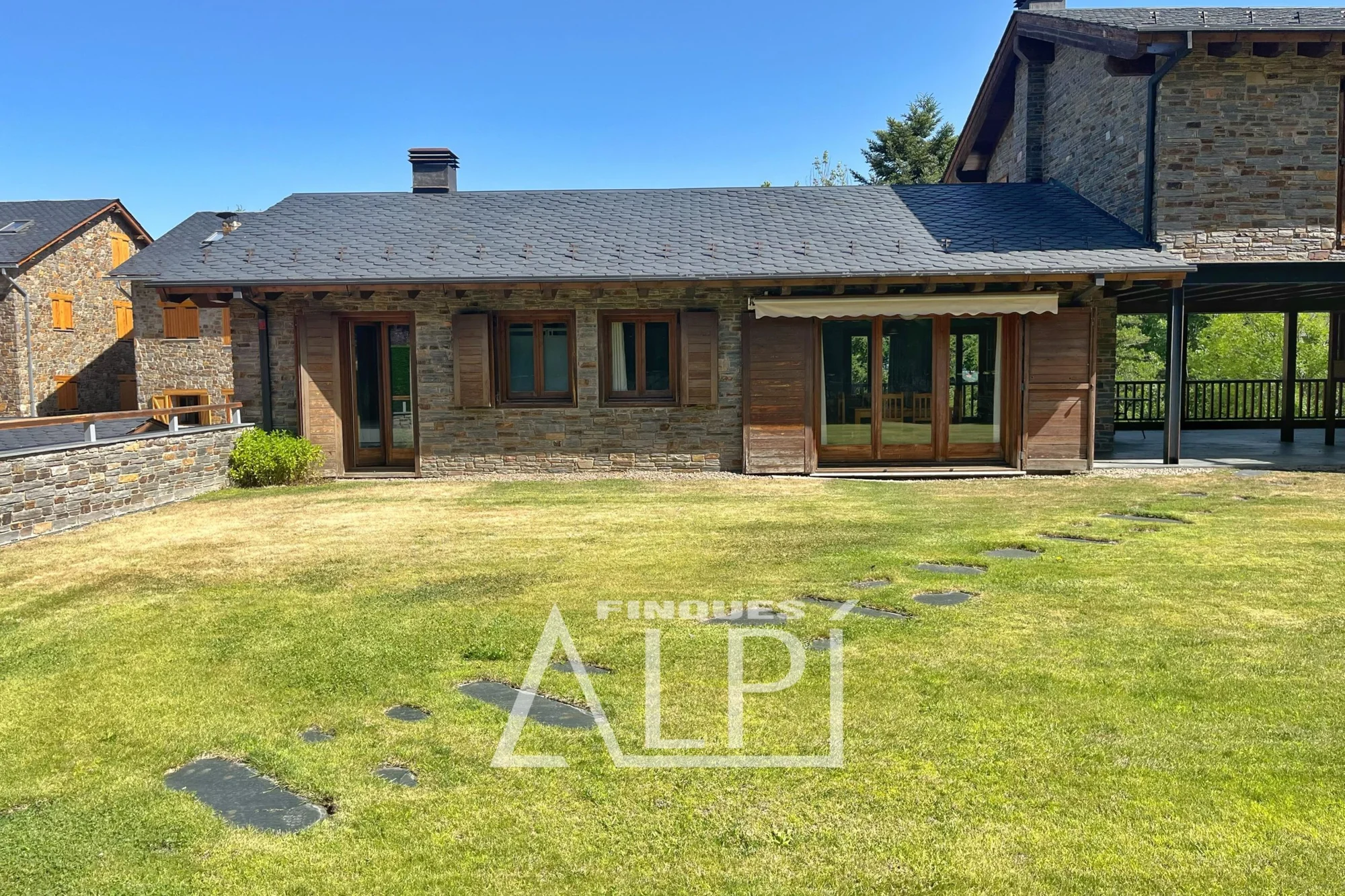 Cerdanya ground-floor casita with garden