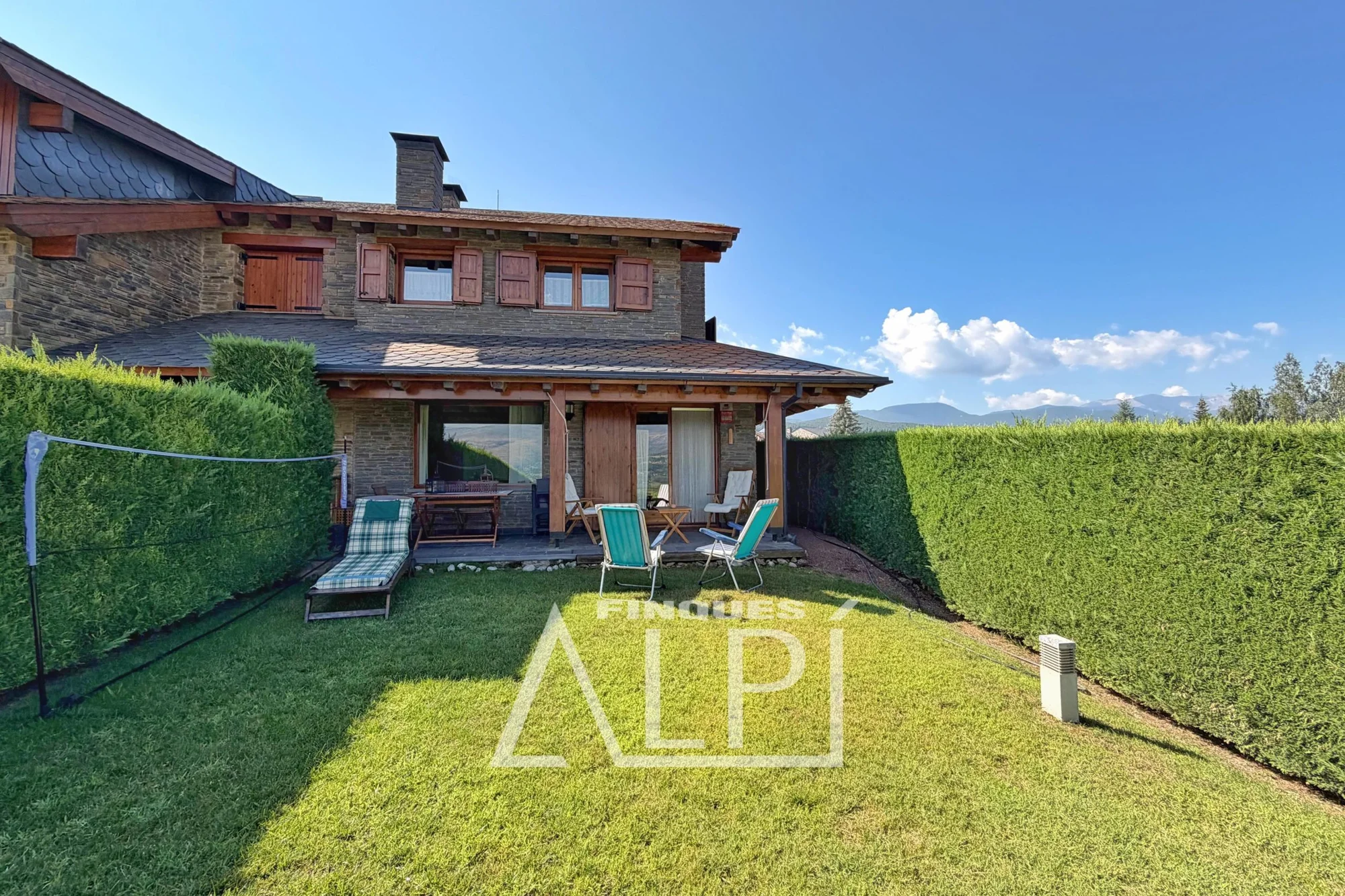 Four-bedroom house with private garden