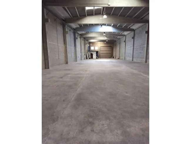 Well-located industrial unit, 670 m²