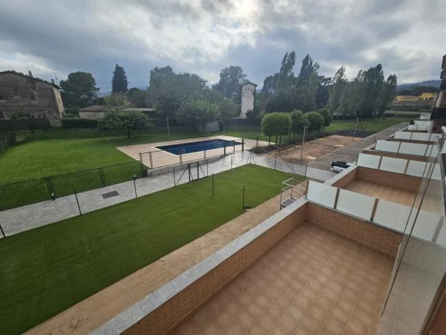 Piso nuevo de cuatro habitaciones en Tona