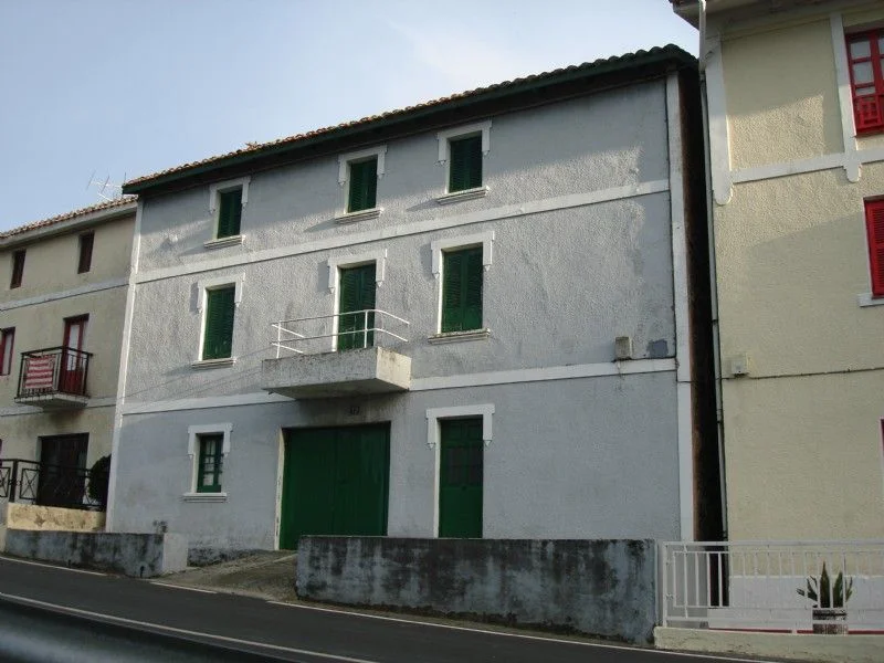 Casa costera de tres plantas para reformar