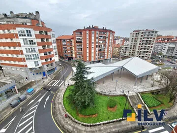 Bright sixth-floor flat in Cabieces