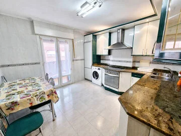Piso en Las Viñas con dos balcones