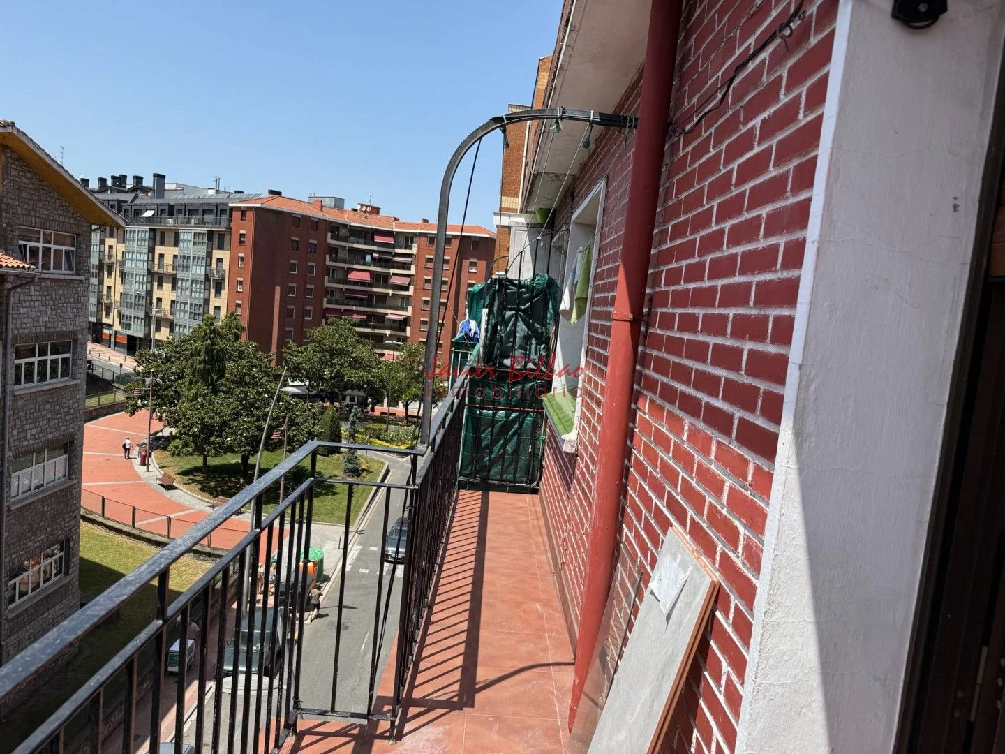 Central Barakaldo flat, three bedrooms