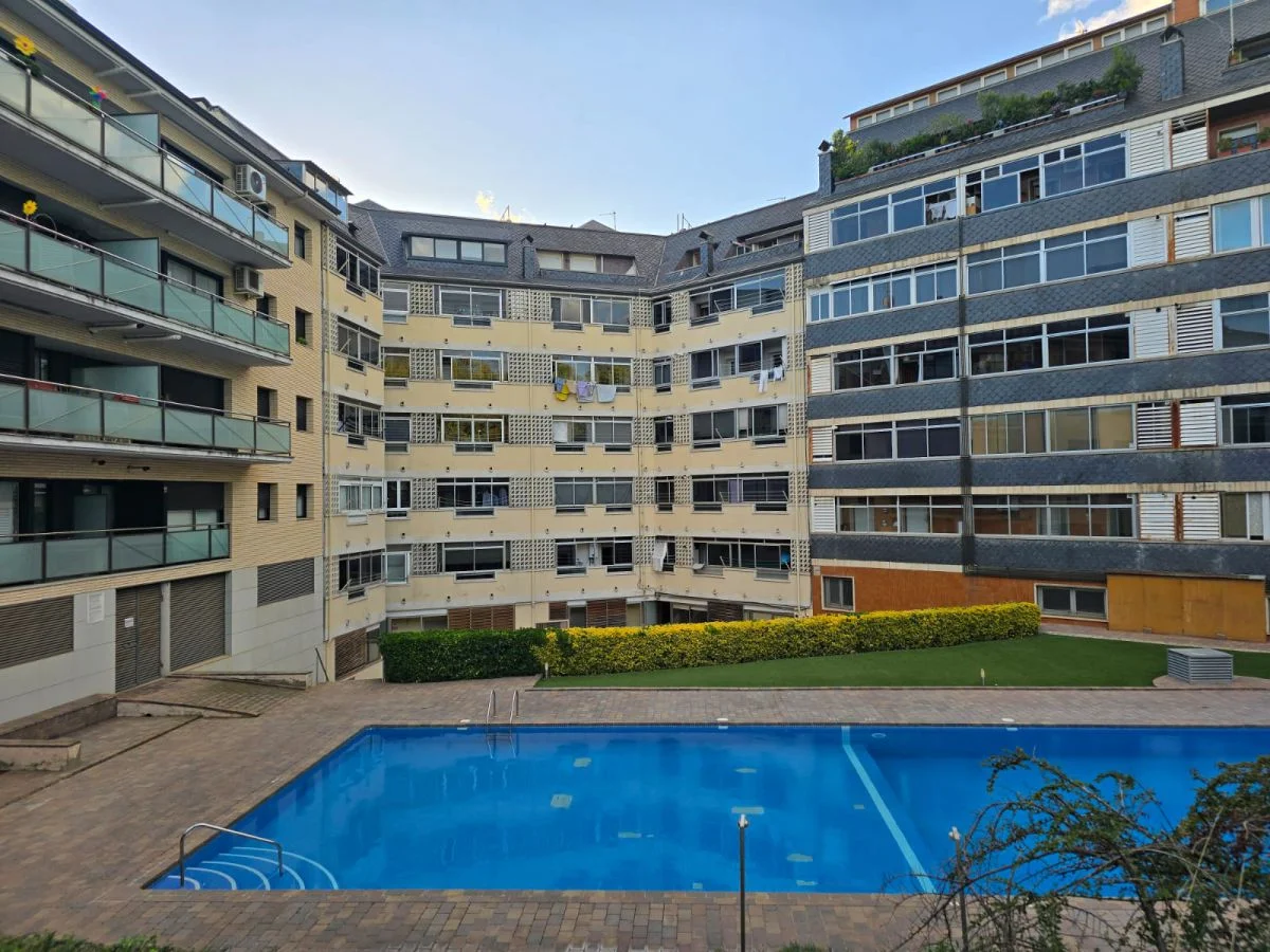 Spacious Granollers flat with communal pool