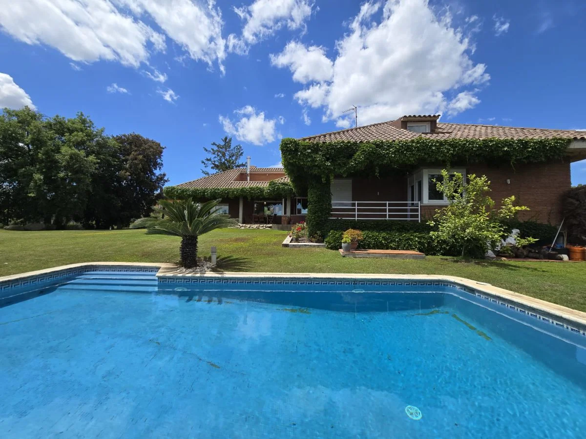 Amplio chalet de seis habitaciones en Can Duran