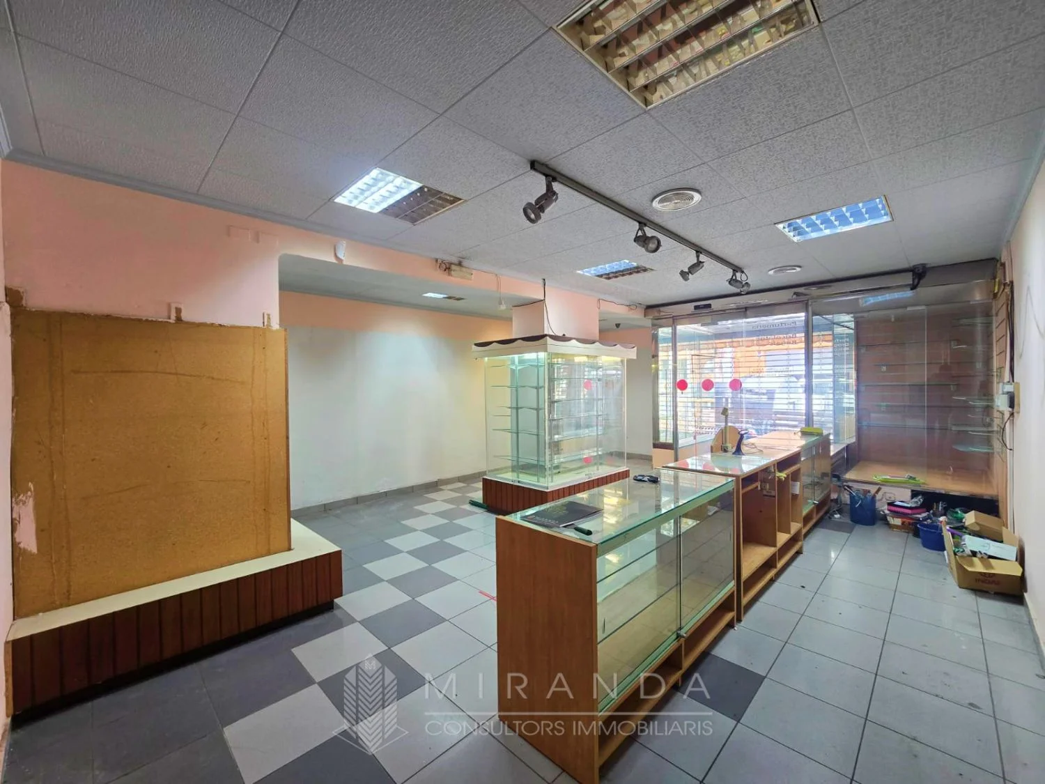Local en Bellavista de 194 m² convertible