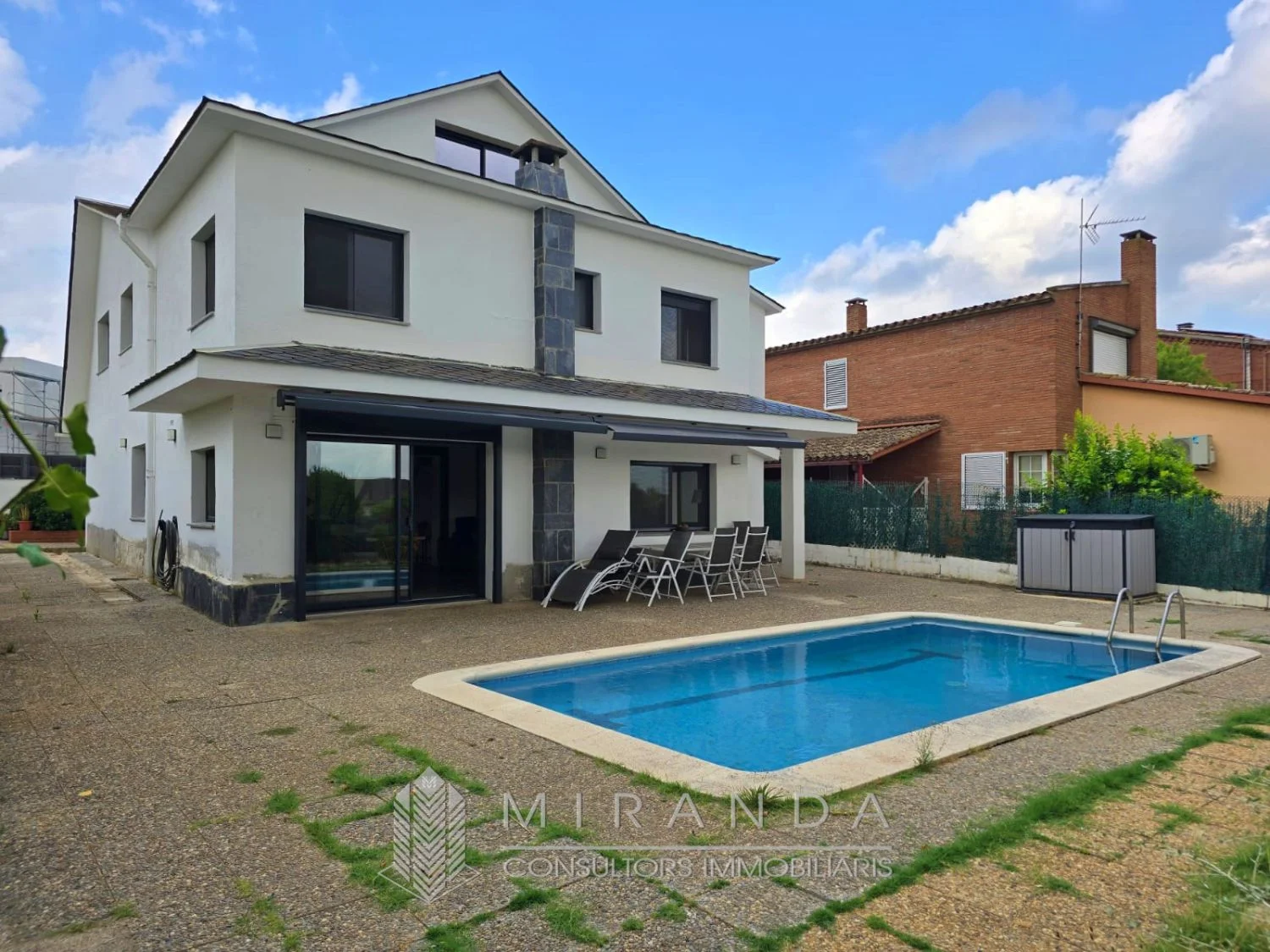 Chalet reformado con piscina, 276 m²