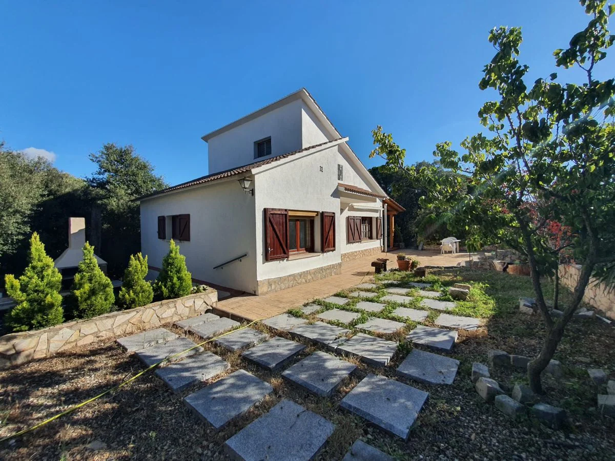 Chalet en Can Bosc con jardín