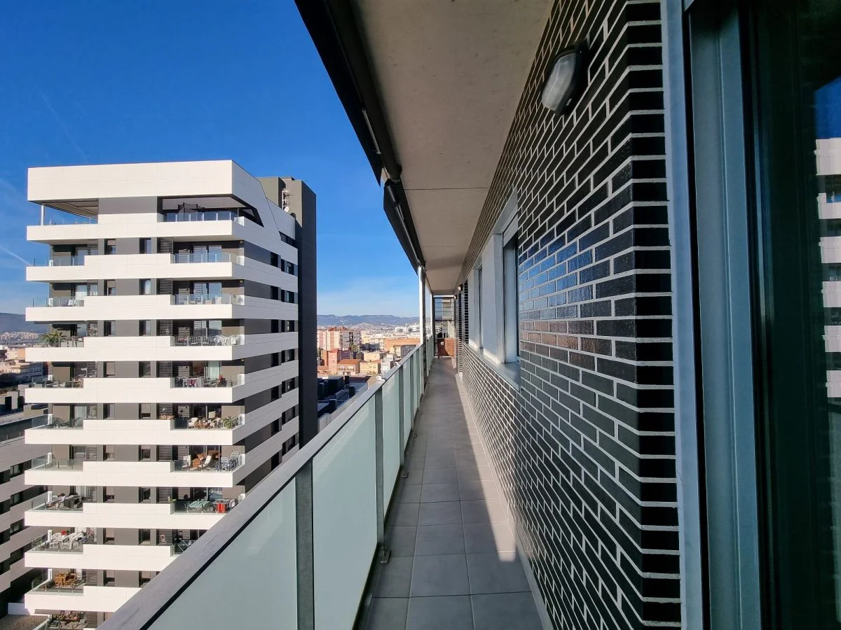 Piso moderno en Cornellà con piscina comunitaria