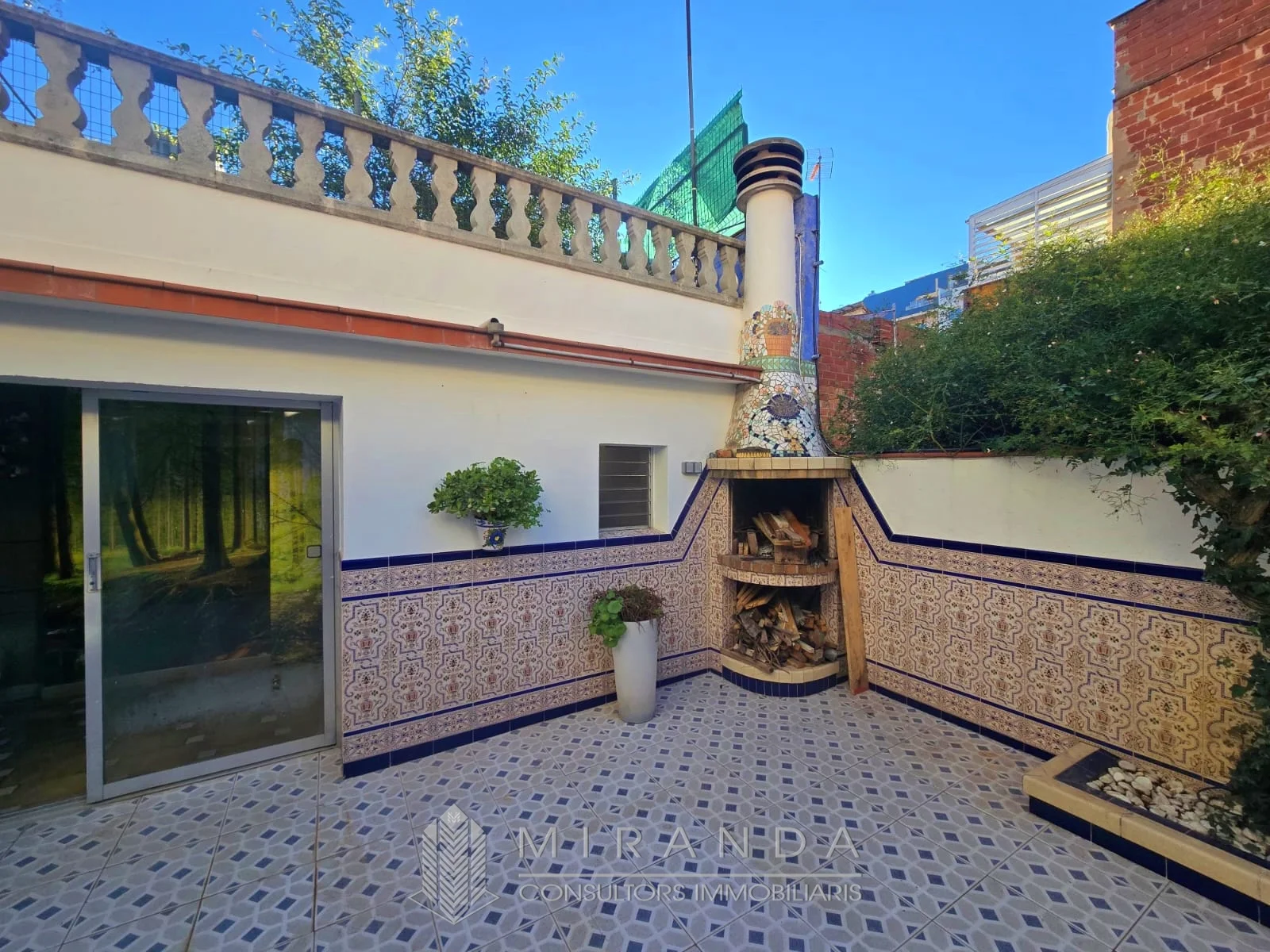 Casa adosada reformada en el centro