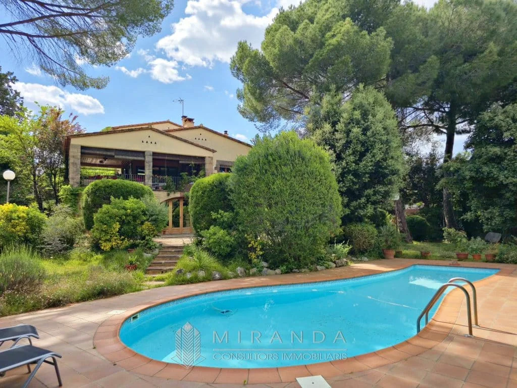 Casa reformada céntrica, parcela de 2.204 m²
