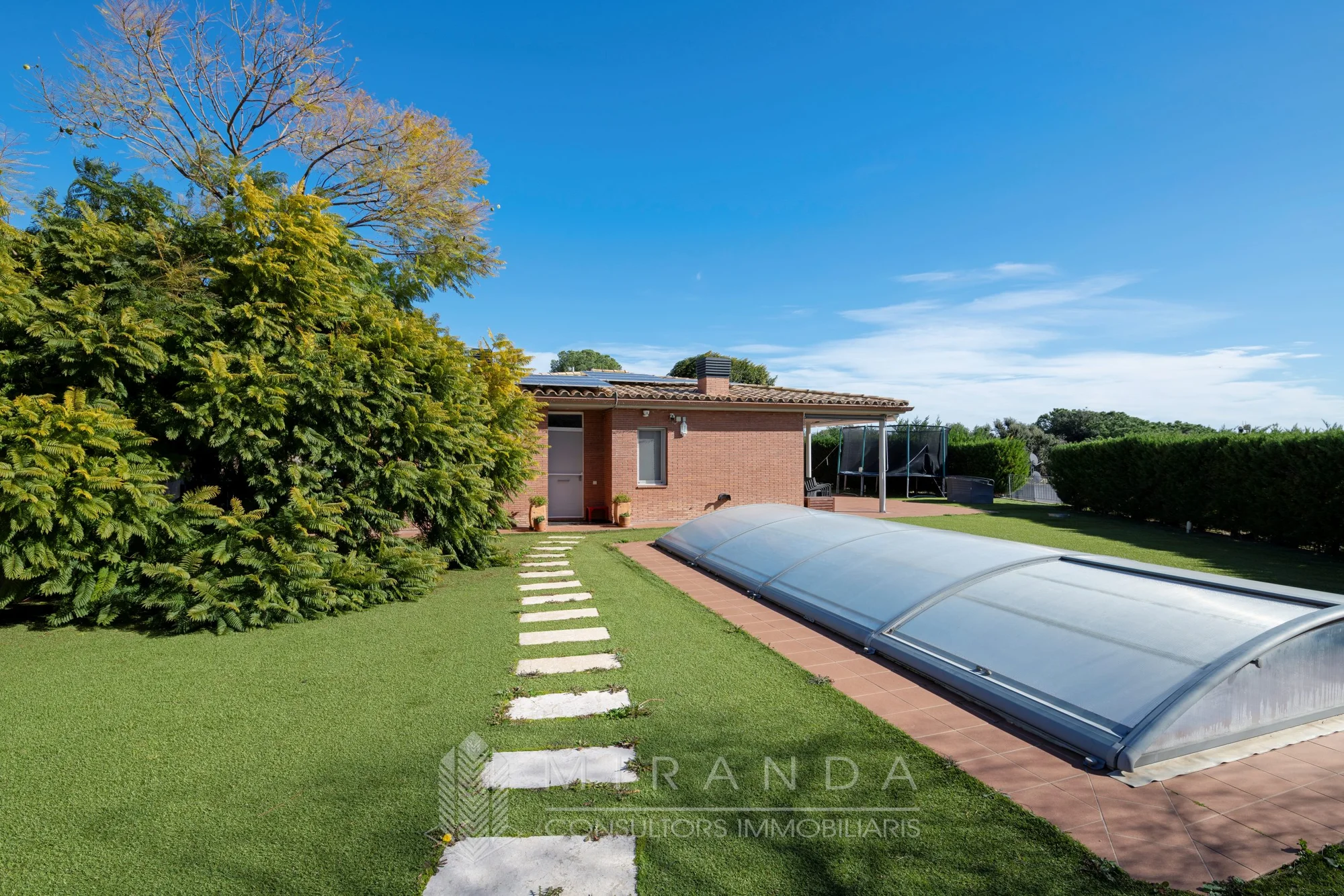 Sea-view villa with four bedrooms