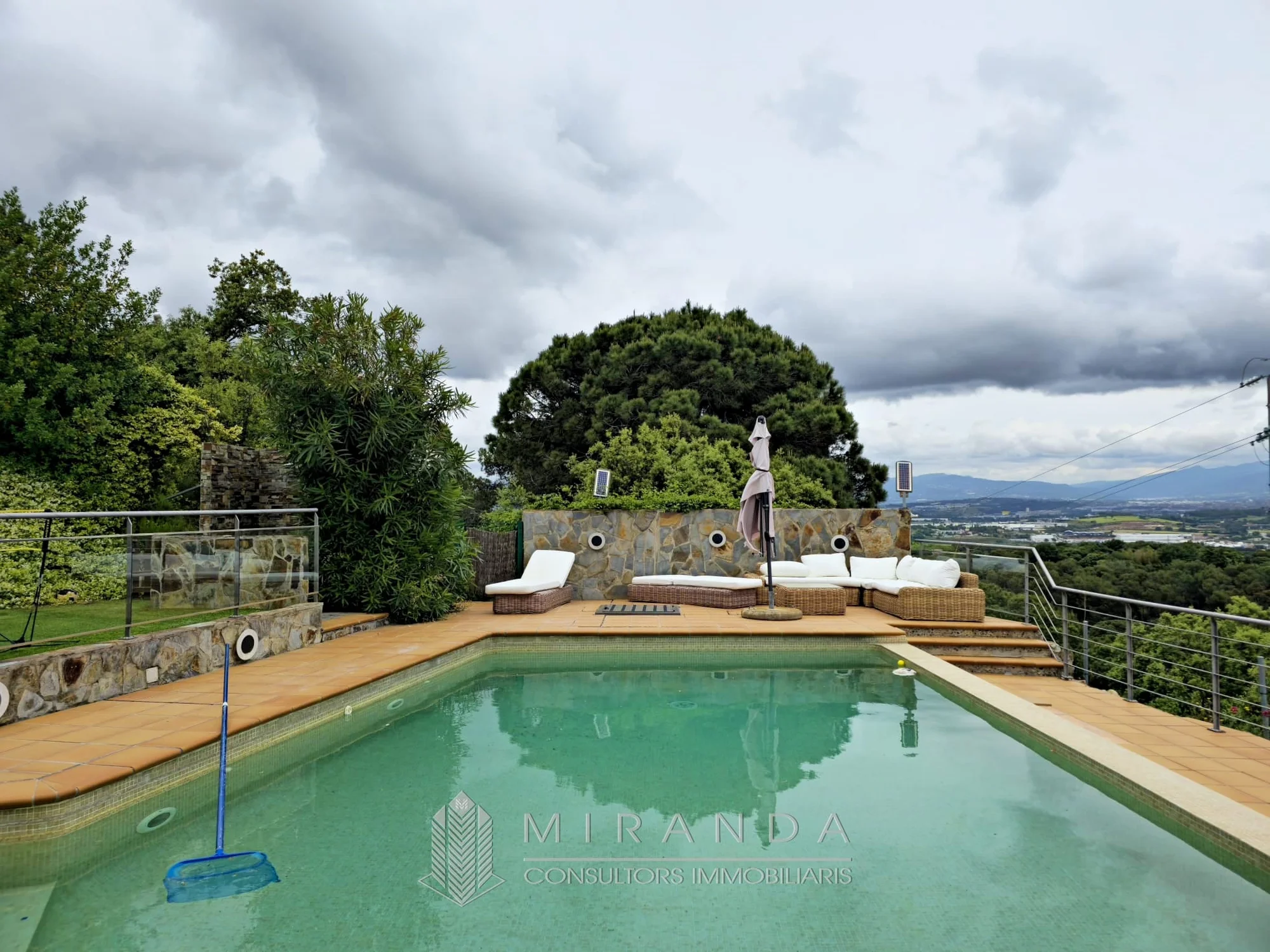 Chalet moderno en Vallromanes, cuatro dormitorios