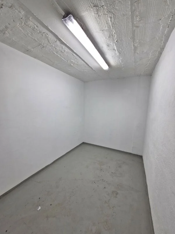 Secure storage unit in Zabalburu, 8.83 m²
