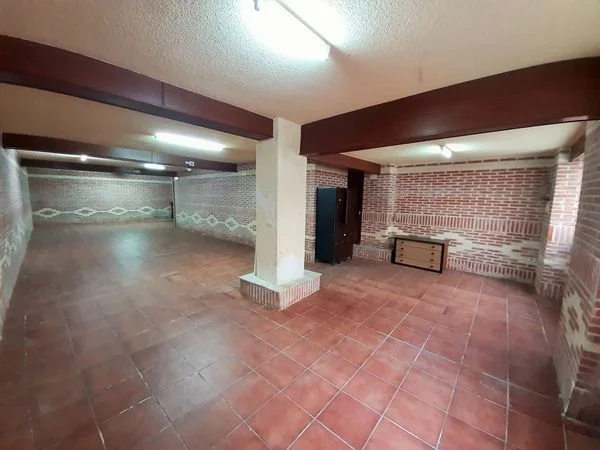 Street-front commercial premises, 230 m²