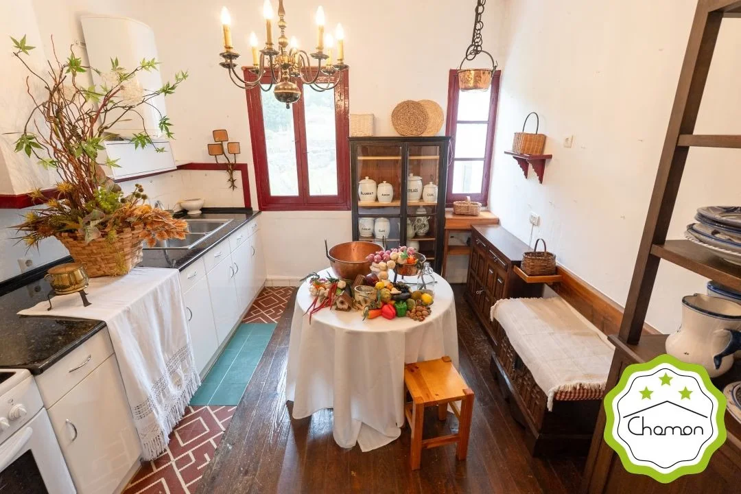 Casa histórica de tres plantas con huerta urbana