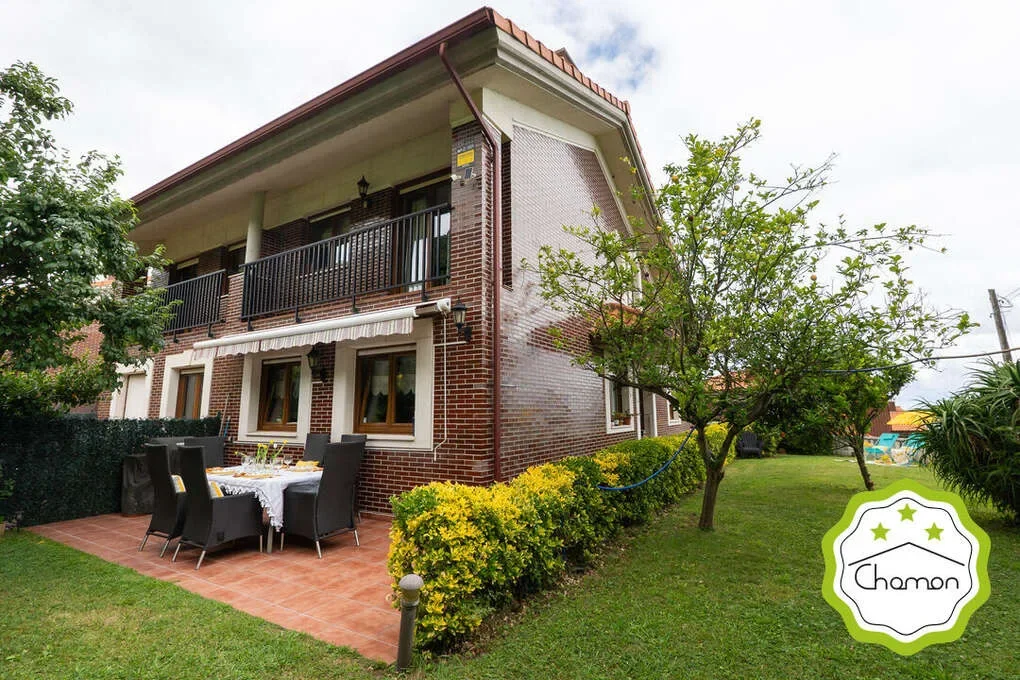 Sea-view Islares chalet, four bedrooms