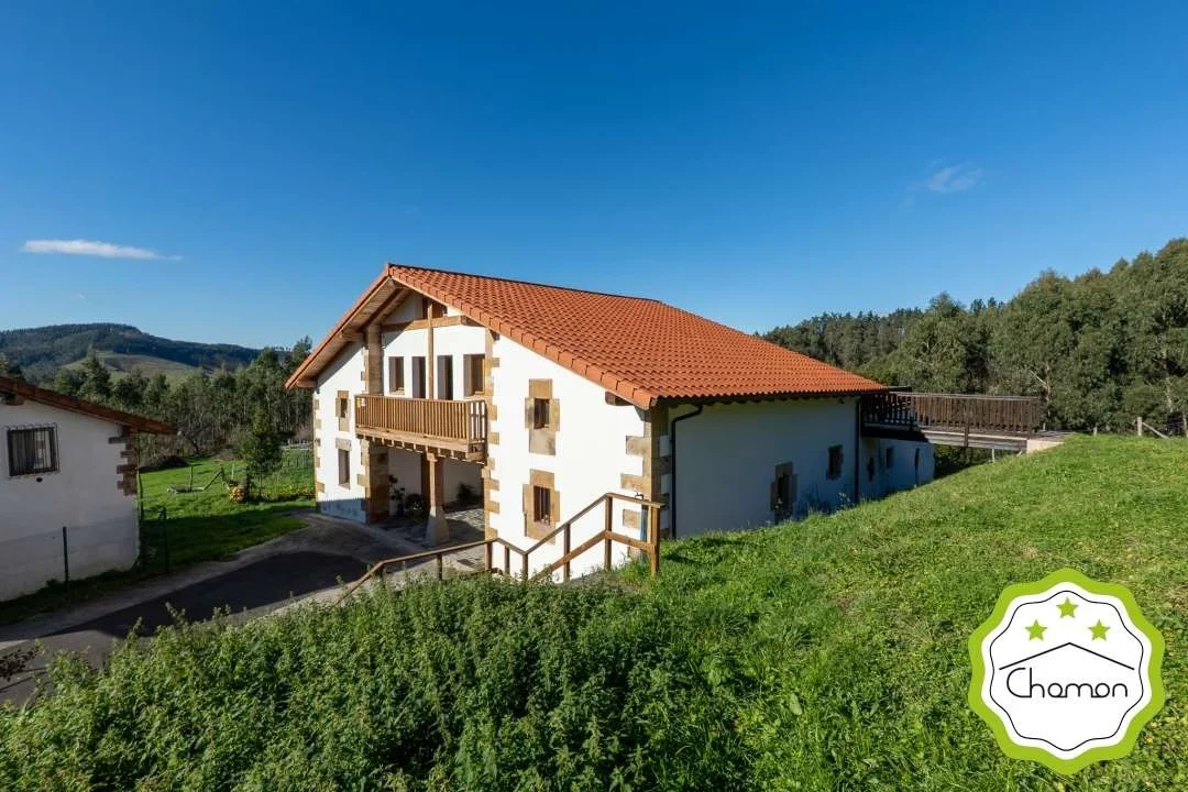 Caserío rehabilitado con 59.000 m²