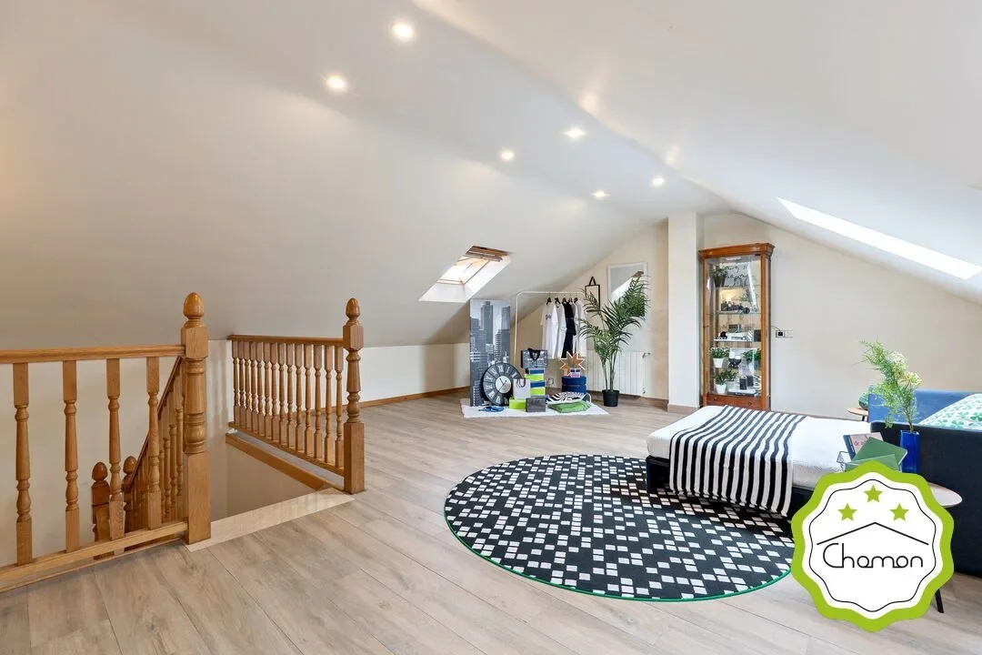 Rehabilitated four-floor townhouse in Portugalete