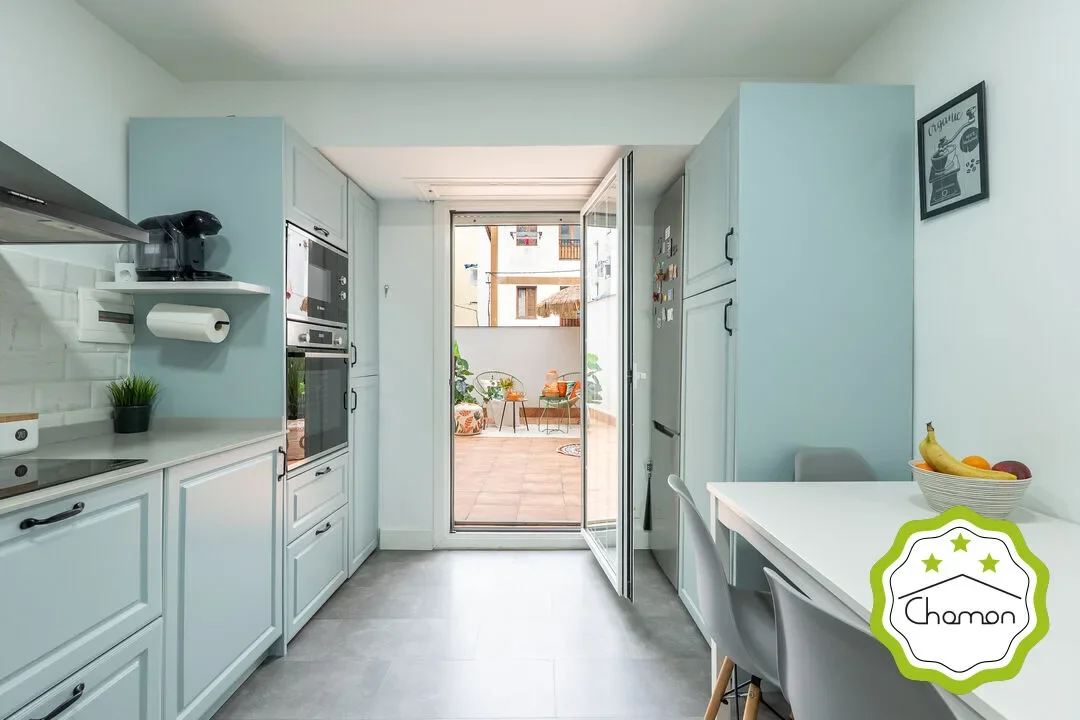 Renovated central flat with private patio