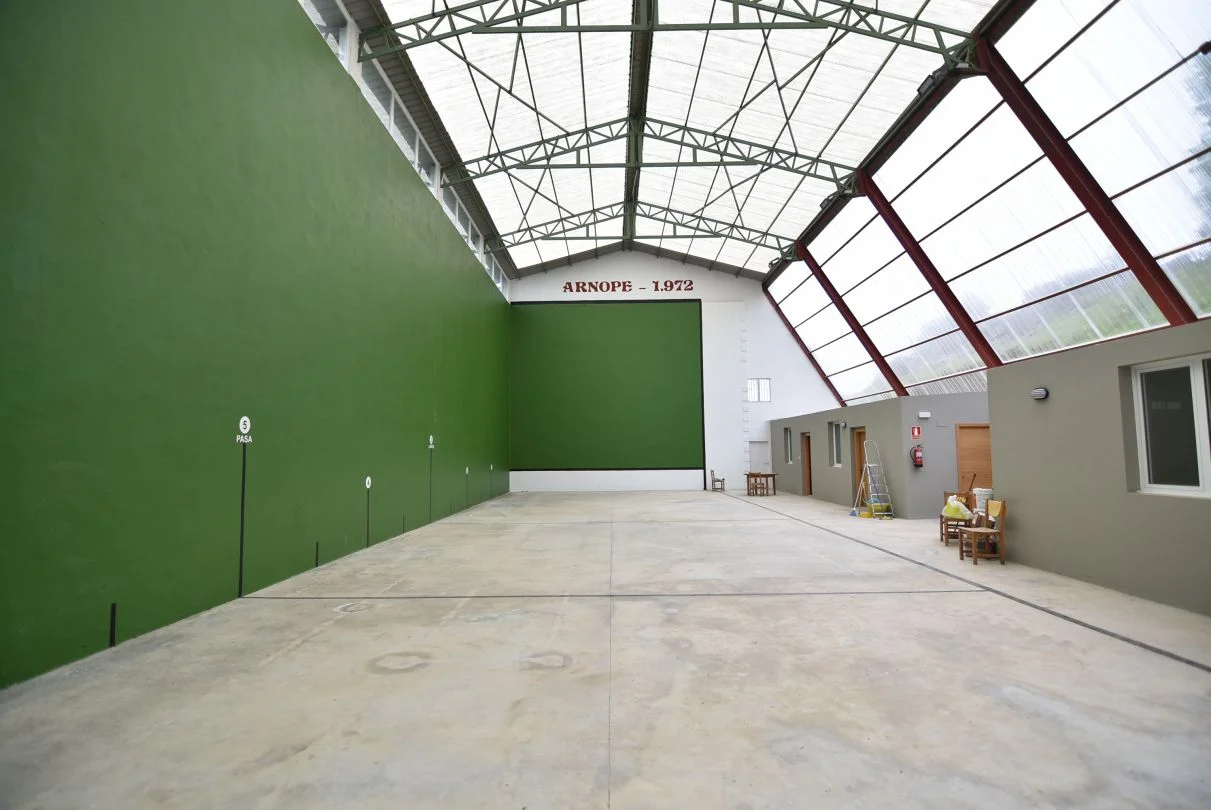 Sociedad gastronómica rural con frontón