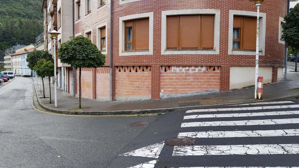 Local a pie de calle junto a estación