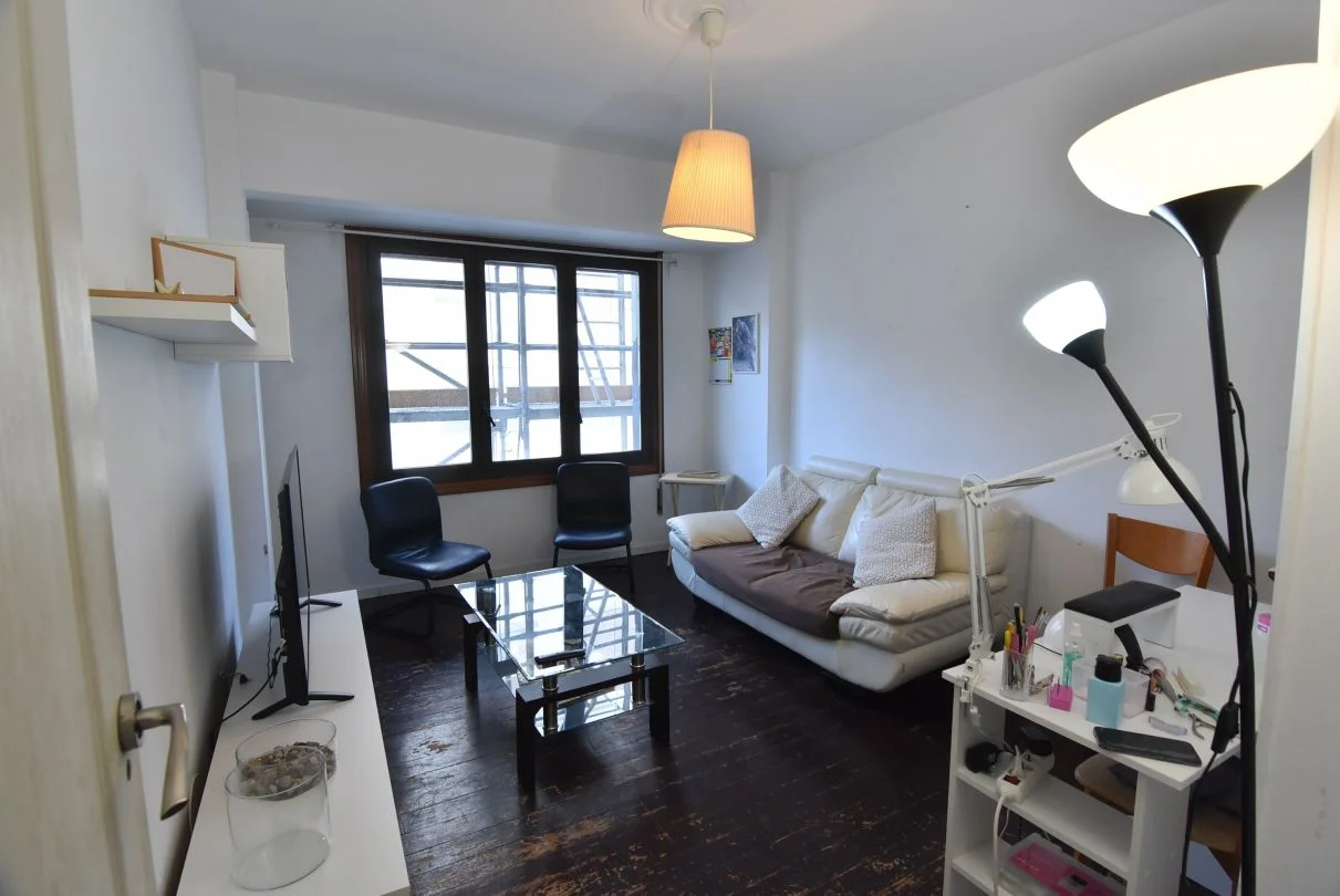 Central apartment with five rooms