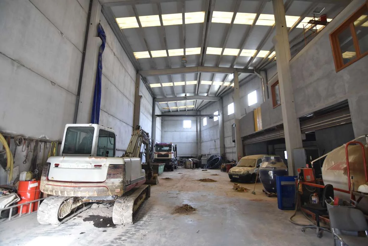 Tall industrial warehouse with mezzanine