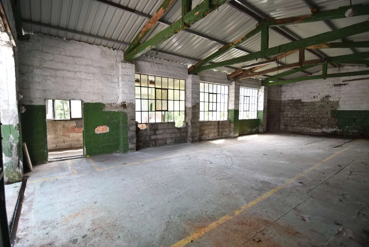 Pabellón industrial con parcela de 393 m²
