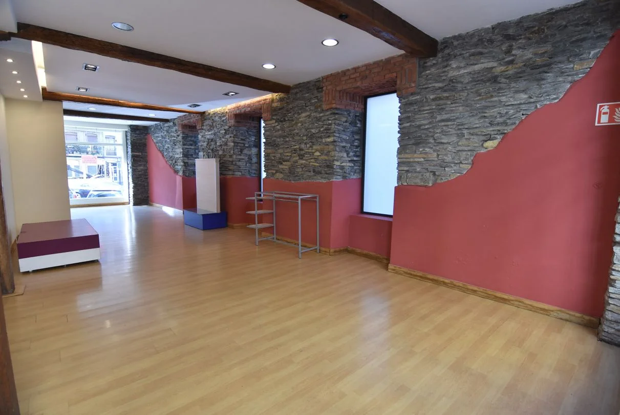 Street-front commercial unit, 81.6 m²