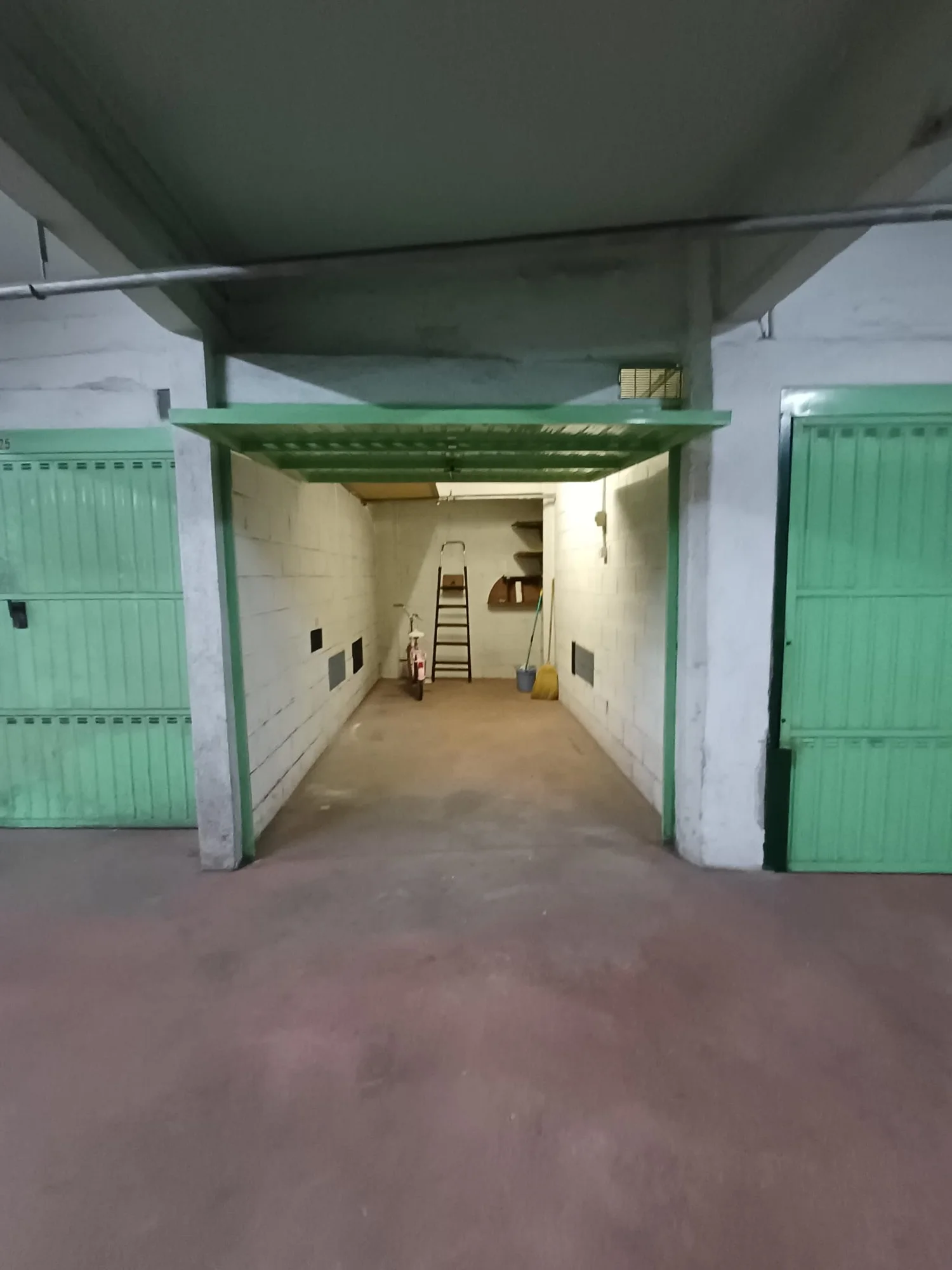 Closed garage near Urkizu Park
