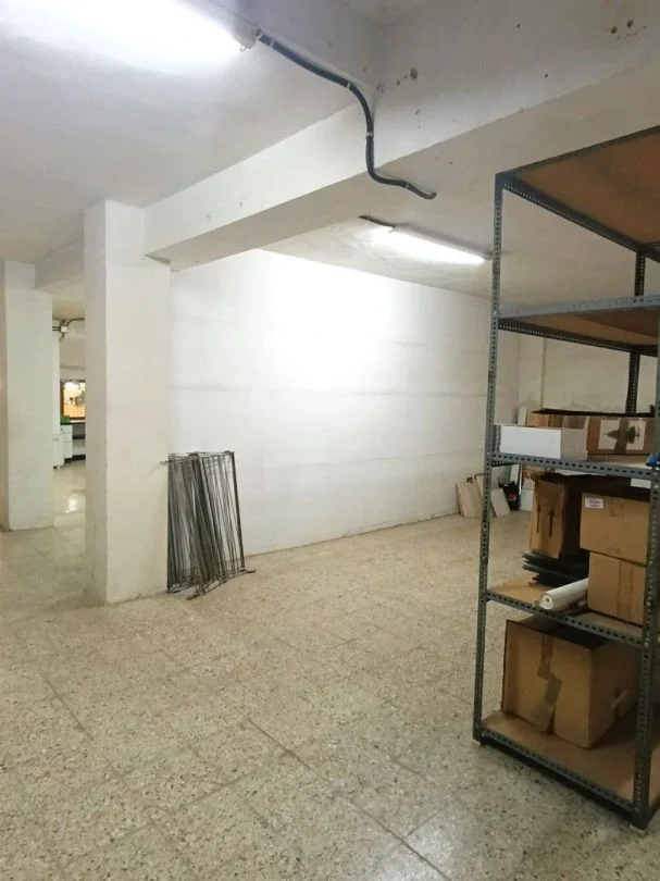 Local comercial con 230 m² de espacio