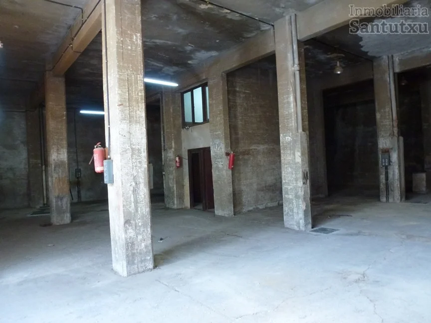 Local comercial de 300 m² en calle Fika