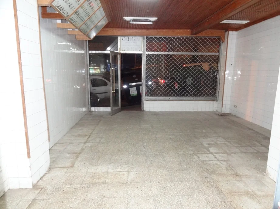 Three-floor commercial unit in Santutxu