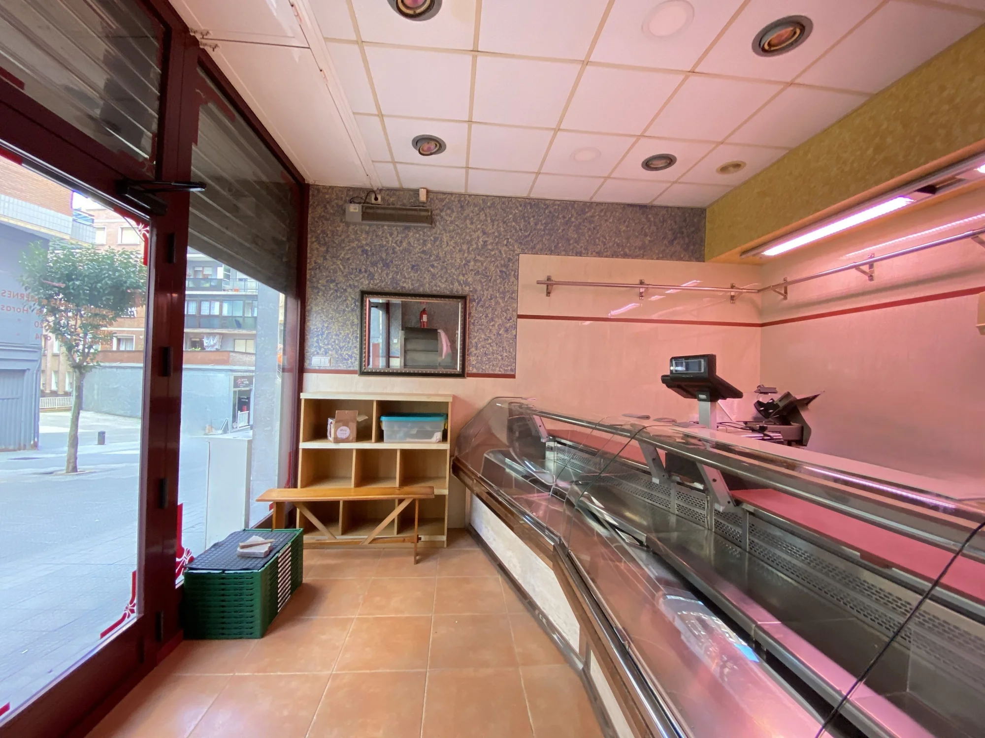 Renovated Santutxu commercial unit, 50 m²