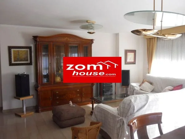 Sea-view flat with four bedrooms