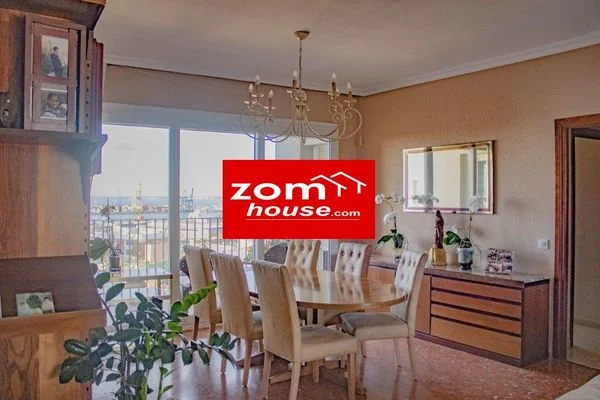 Spacious Cádiz flat with bay views