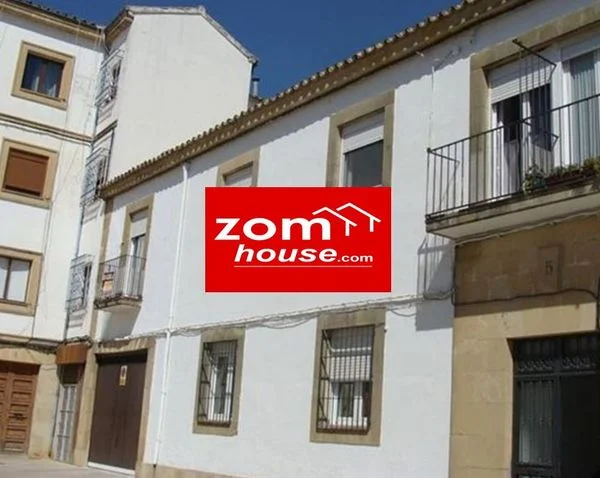 Historic-centre flat with four bedrooms