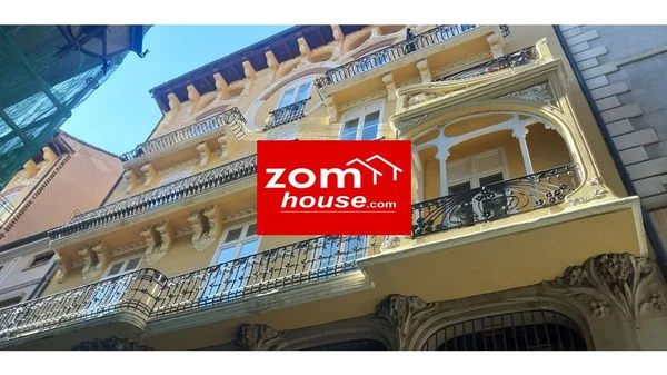 Piso céntrico de cinco dormitorios con terraza
