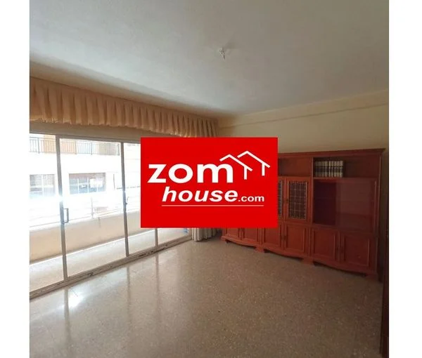 Spacious five-bedroom flat in San Miguel