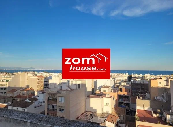 Ático con vistas al mar y cuatro dormitorios
