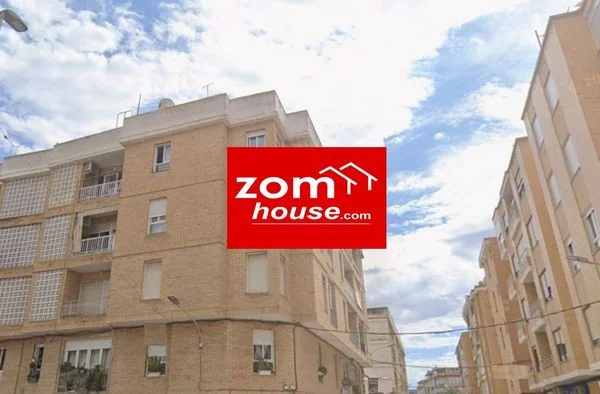 Good-condition flat near beach, 4 bedrooms