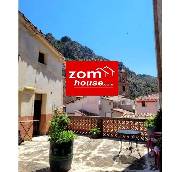 Large Arnedillo townhouse, six bedrooms