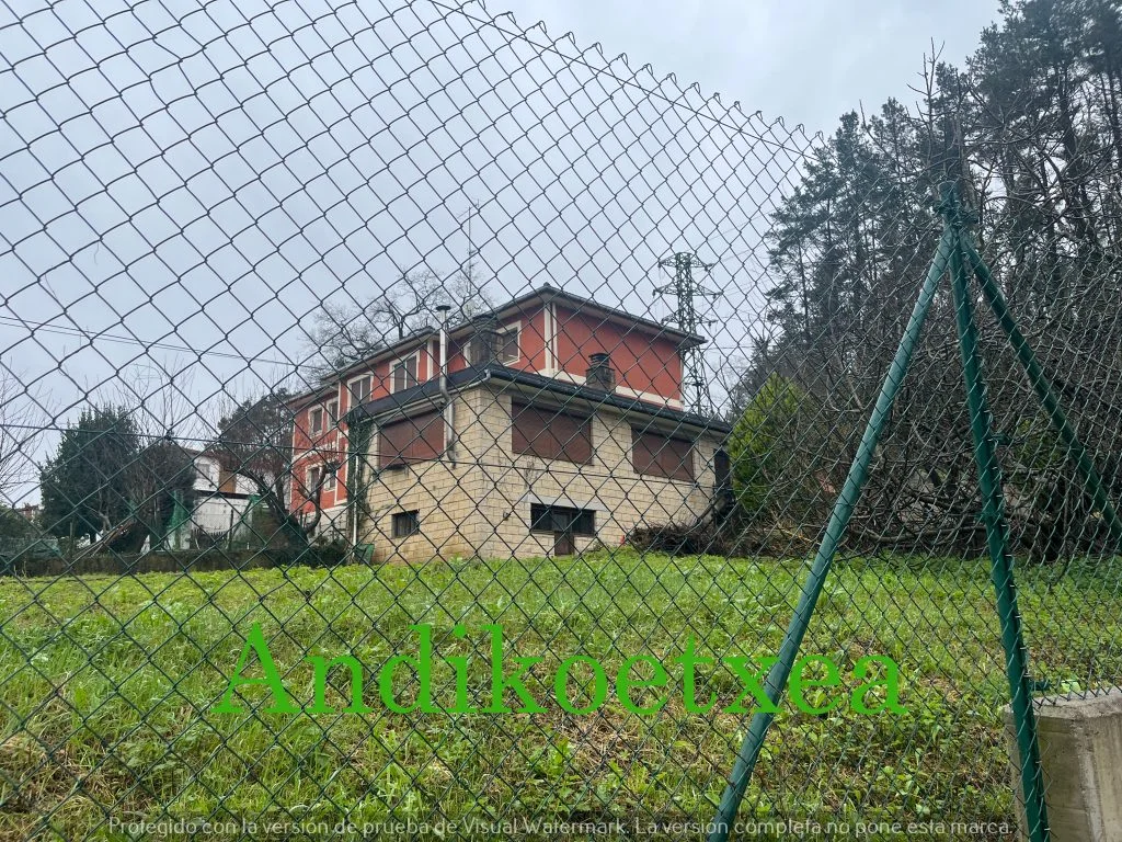 Flat with loft and 650 m² plot