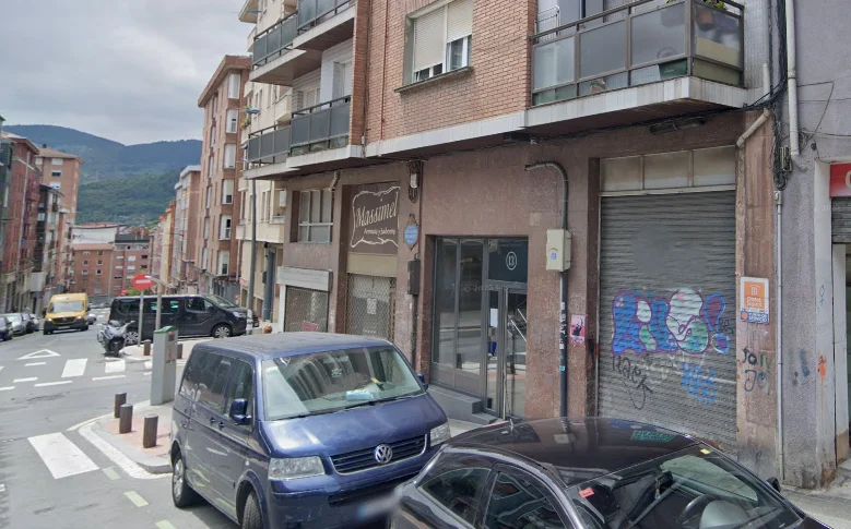 Local comercial diáfano de 62 m² junto al metro