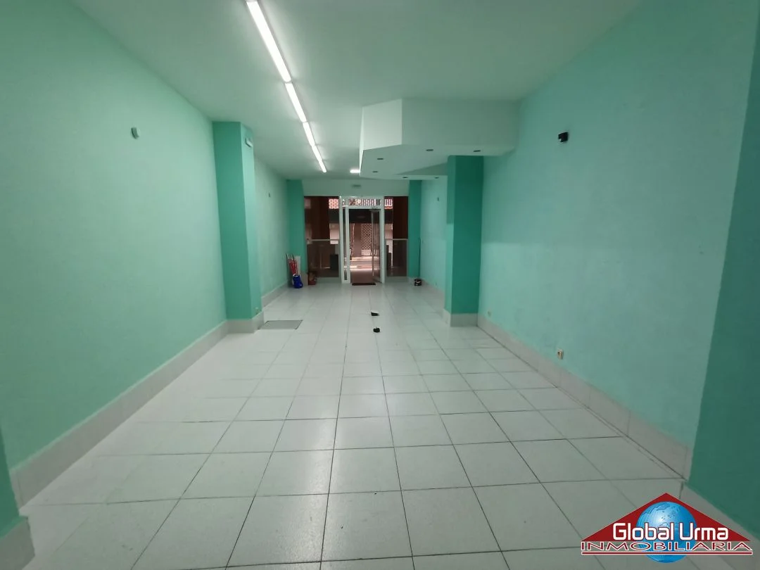 Local comercial cerca de Fueros, 79 m²