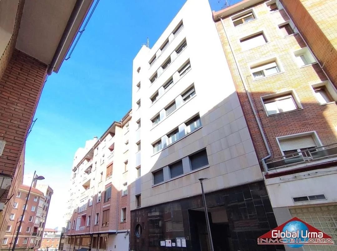 Oficina alquilada cerca del ayuntamiento
